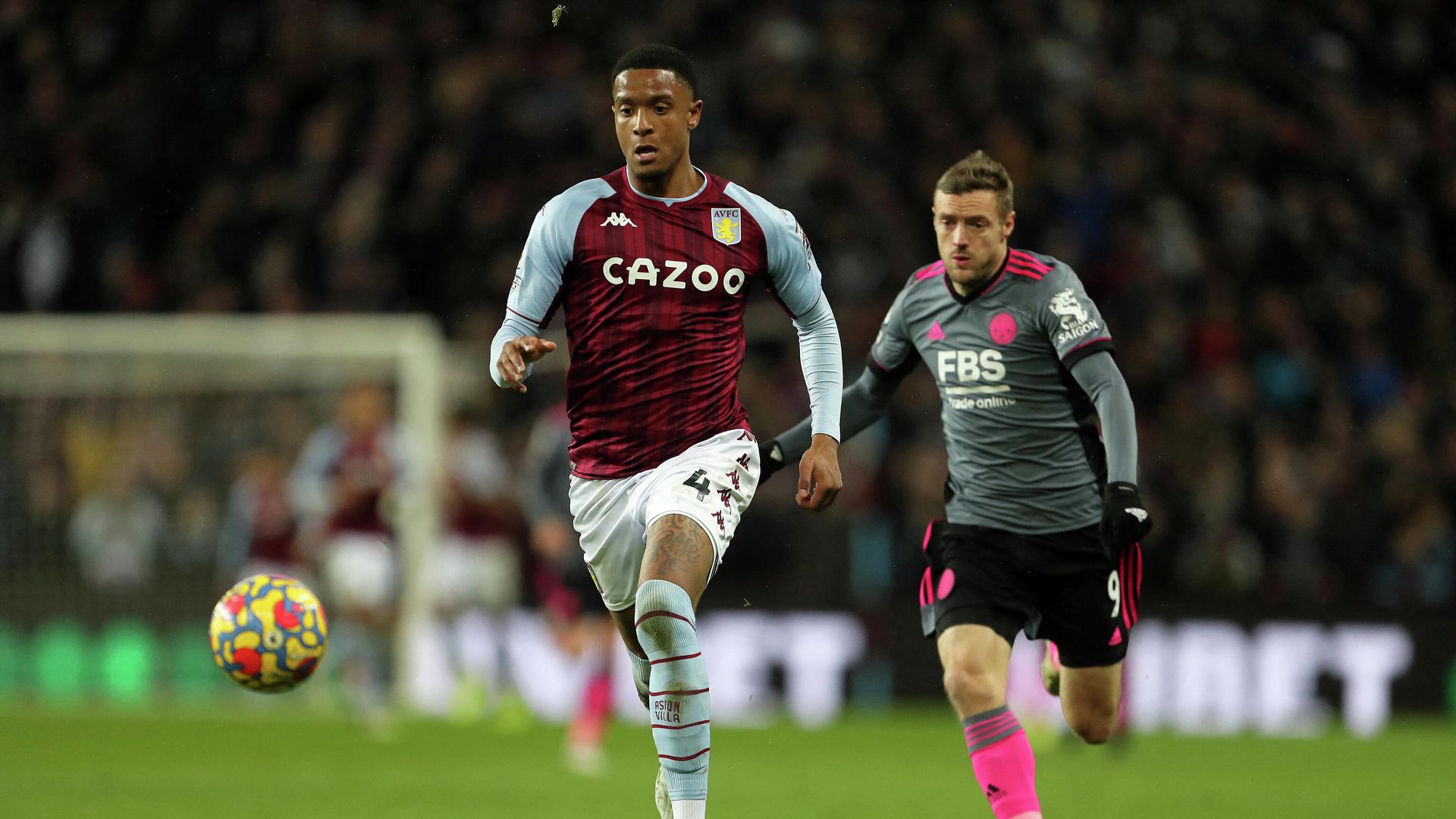 Leicester City's English striker Jamie Vardy (R) runs after Aston Villa's English defender Ezri Konsa (L) during the English Premier League football match between Aston Villa and Leicester City at Villa Park in Birmingham, central England on December 5, 2021. (Photo by Geoff Caddick / AFP) / RESTRICTED TO EDITORIAL USE. No use with unauthorized audio, video, data, fixture lists, club/league logos or 'live' services. Online in-match use limited to 120 images. An additional 40 images may be used in extra time. No video emulation. Social media in-match use limited to 120 images. An additional 40 images may be used in extra time. No use in betting publications, games or single club/league/player publications. / Leicester City's English striker Jamie Vardy (R) runs after Aston Villa's English defender Ezri Konsa (L) during the English Premier League football match between Aston Villa and Leicester City at Villa Park in Birmingham, central England on December 5, 2021. (Photo by Geoff Caddick / AFP) / RESTRICTED TO EDITORIAL USE. No use with unauthorized audio, video, data, fixture lists, club/league logos or 'live' services. Online in-match use limited to 120 images. An additional 40 images may be used in extra time. No video emulation. Social media in-match use limited to 120 images. An additional 40 images may be used in extra time. No use in betting publications, games or single club/league/player publications. / - РИА Новости, 1920, 05.12.2021