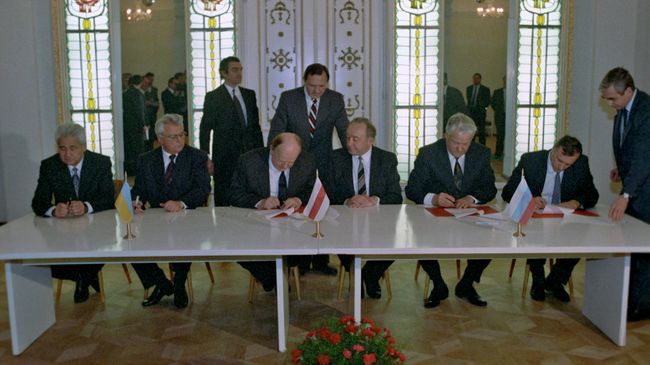 Церемония подписания Соглашения о ликвидации СССР и создании Содружества Независимых Государств