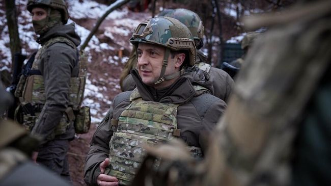 Президент Украины Владимир Зеленский во время рабочей поездки в Донецкую область Президент Украины Владимир Зеленский во время рабочей поездки в Донецкую область
