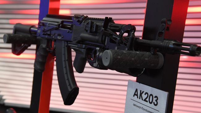 Автомат АК-203 (автомат Калашникова)