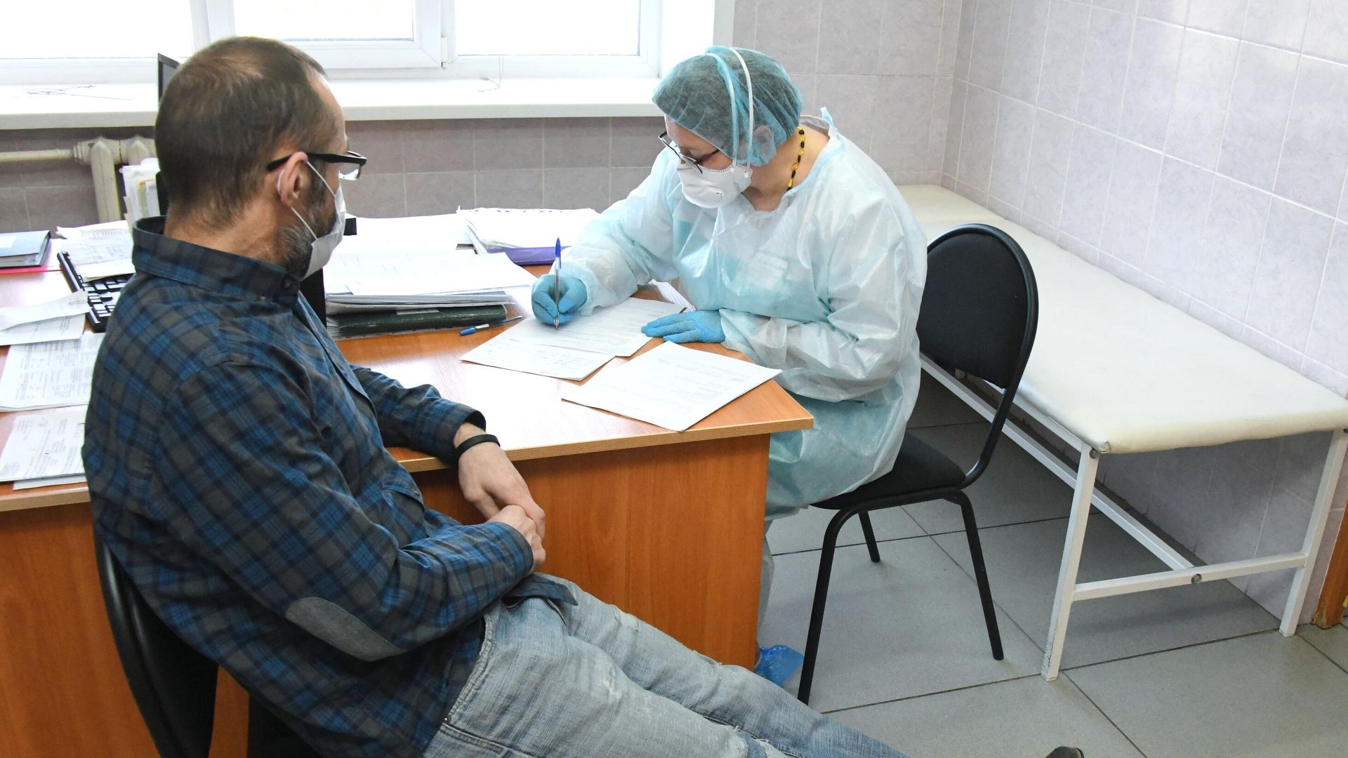 Мужчина на приеме у врача Мужчина на приеме у врача - РИА Новости, 1920, 27.12.2021