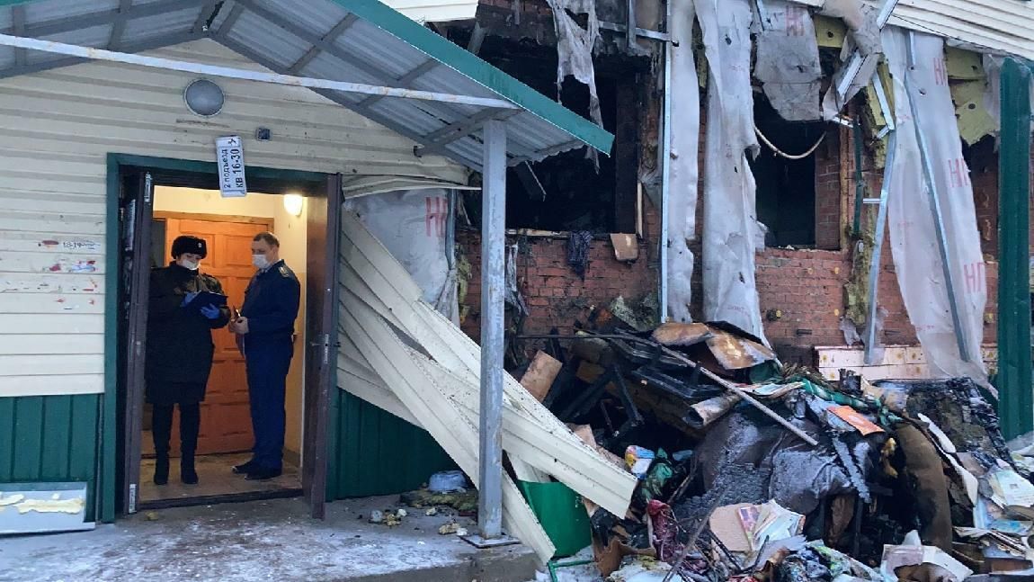 Проверка на месте возгорания жилого дома в городе Тогучине, Новосибирская область Проверка на месте возгорания жилого дома в городе Тогучине, Новосибирская область - РИА Новости, 1920, 07.12.2021