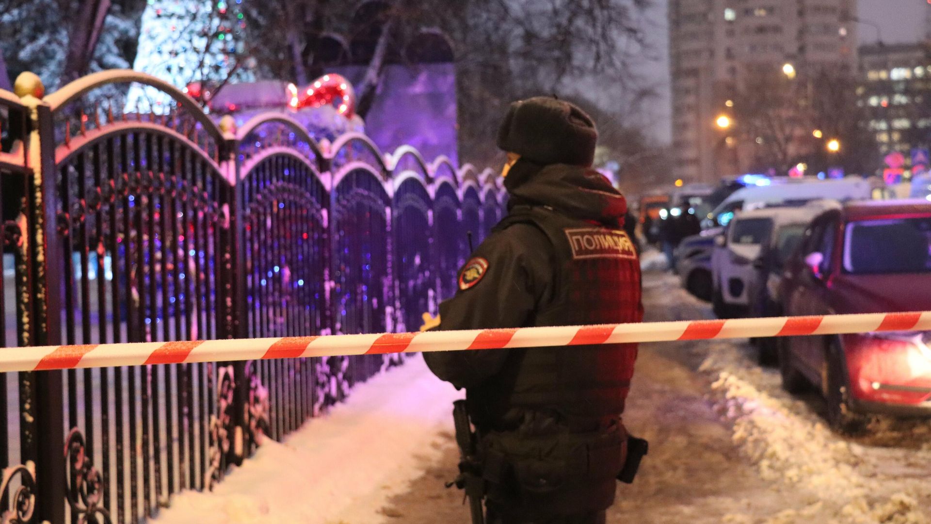 Обстановка у здания МФЦ на юго-востоке Москвы, где произошла стрельба Обстановка у здания МФЦ на юго-востоке Москвы, где произошла стрельба - РИА Новости, 1920, 07.12.2021