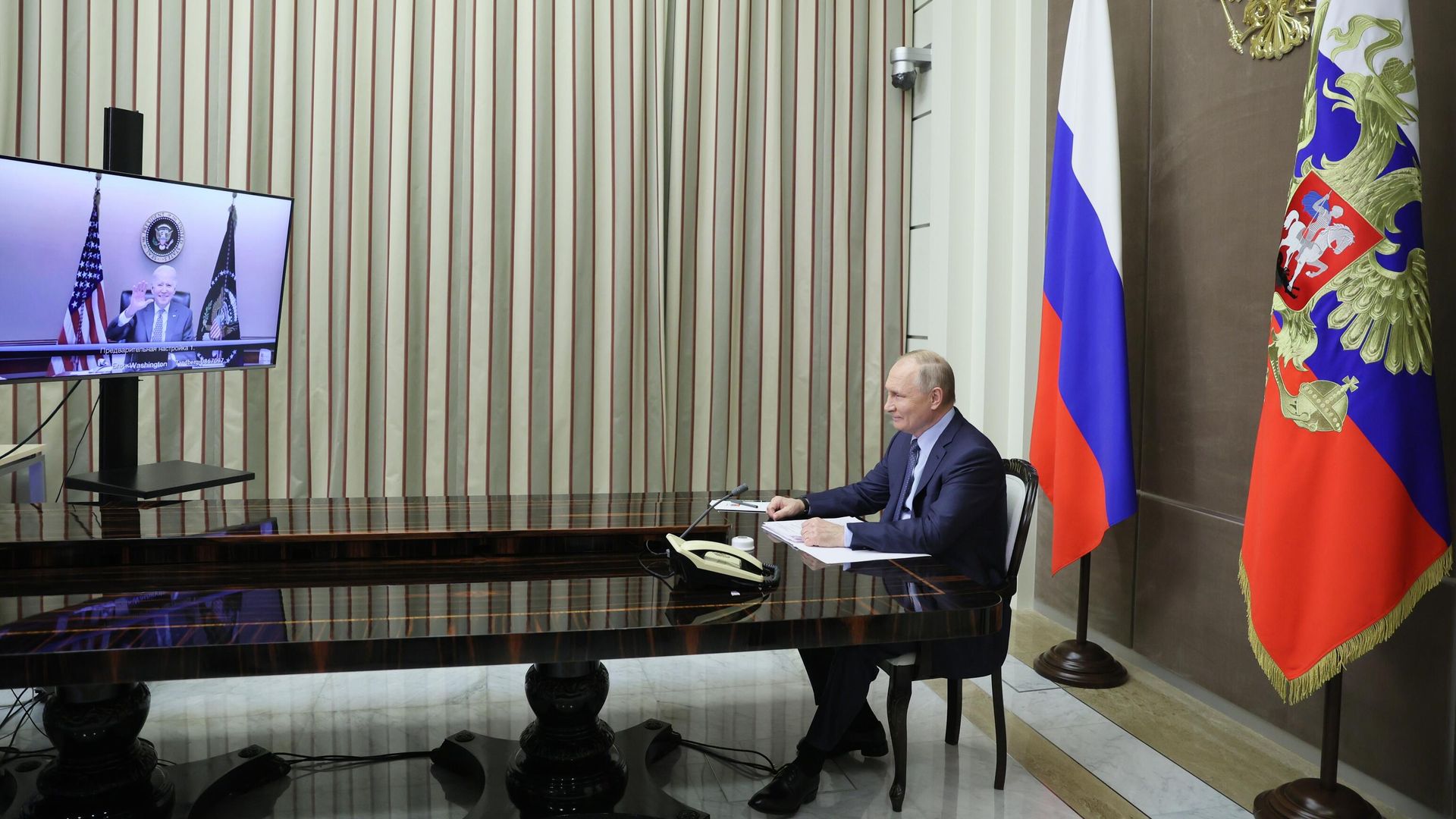 Президент РФ Владимир Путин во время встречи с президентом США Джо Байденом по видеосвязи Президент РФ Владимир Путин во время встречи с президентом США Джо Байденом по видеосвязи - РИА Новости, 1920, 07.12.2021