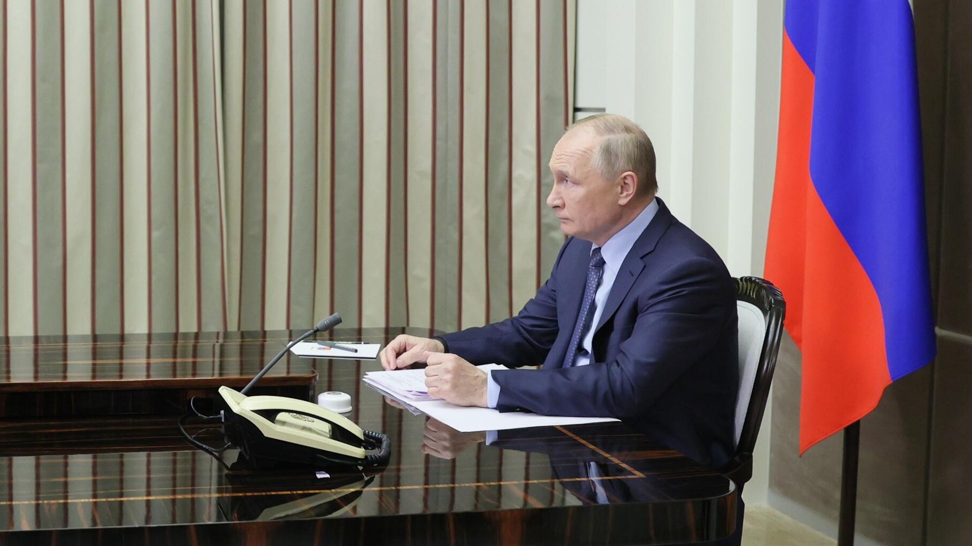 Президент РФ Владимир Путин во время встречи с президентом США Джо Байденом по видеосвязи - РИА Новости, 1920, 08.12.2021