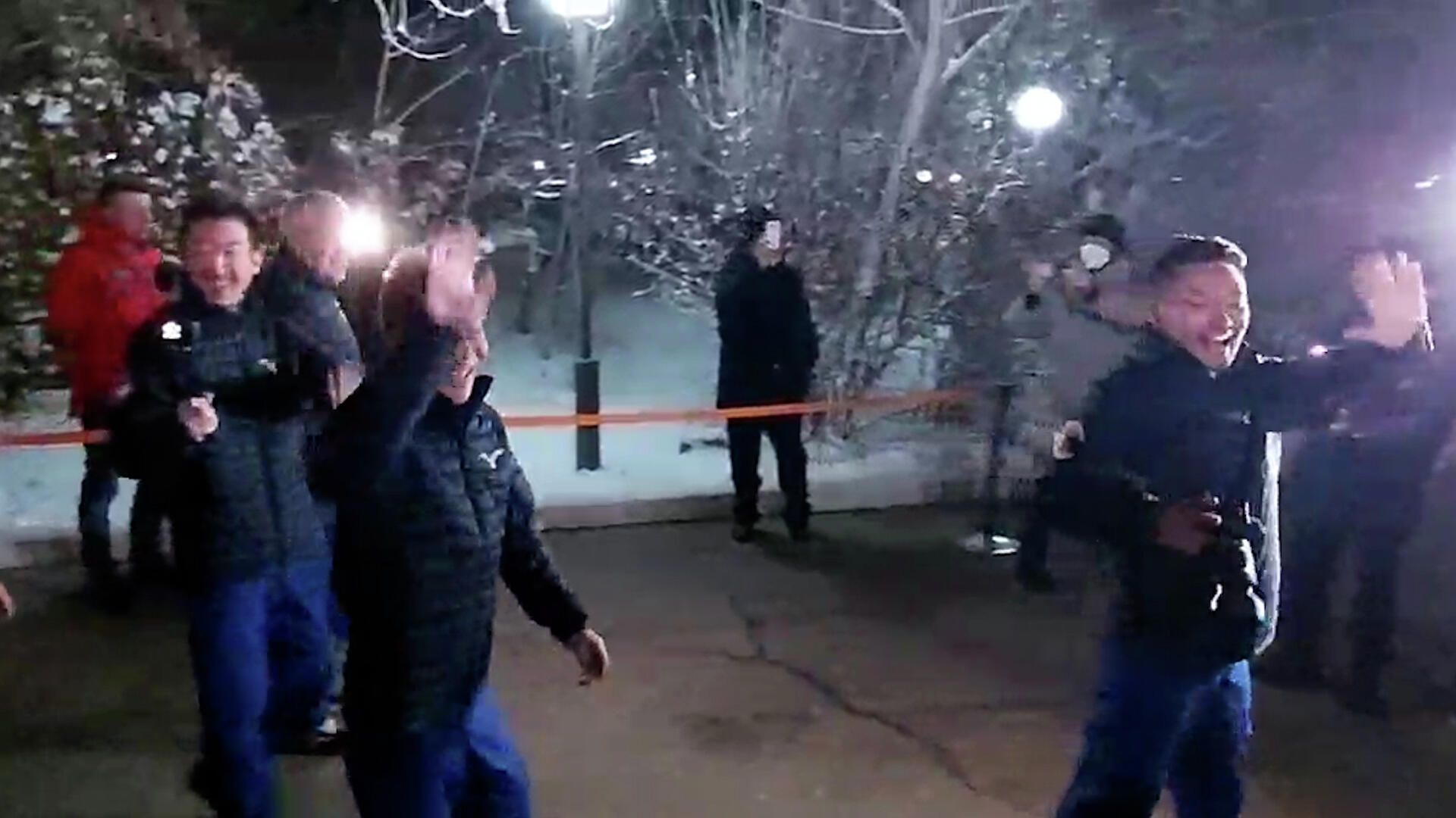 Японских космических туристов проводили перед полетом песней Трава у дома Японских космических туристов проводили перед полетом песней Трава у дома - РИА Новости, 1920, 08.12.2021