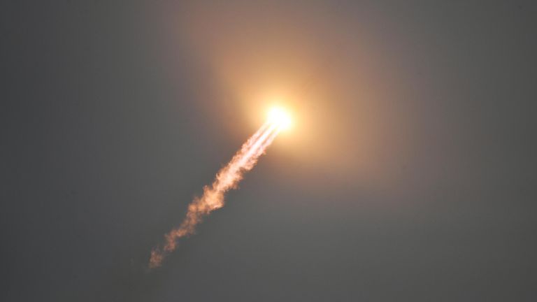 Запуск ракеты-носителя Союз-2.1а с транспортным пилотируемым кораблем Союз МС-20 со стартовой площадки космодрома Байконур Запуск ракеты-носителя Союз-2.1а с транспортным пилотируемым кораблем Союз МС-20 со стартовой площадки космодрома Байконур