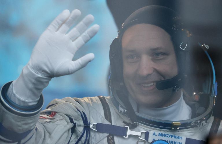Член основного экипажа 20-й экспедиции на МКС космонавт Роскосмоса Александр Мисуркин перед запуском ракеты-носителя Союз-2.1а с транспортным пилотируемым кораблем Союз МС-20 на Байконуре Член основного экипажа 20-й экспедиции на МКС космонавт Роскосмоса Александр Мисуркин перед запуском ракеты-носителя Союз-2.1а с транспортным пилотируемым кораблем Союз МС-20 на Байконуре