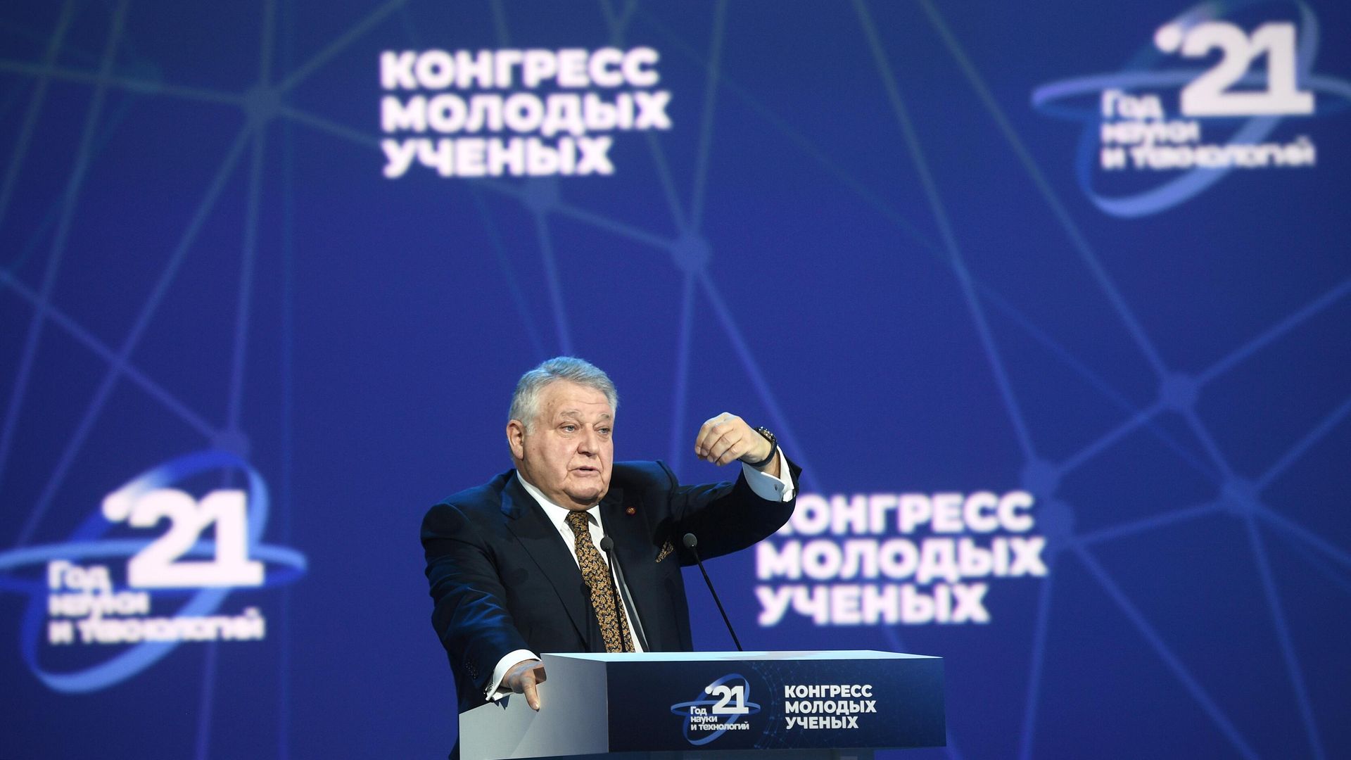 Президент НИЦ Курчатовский институт Михаил Ковальчук на пленарной сессии по природоподобным технологиям в рамках Конгресса молодых ученых в Сочи Президент НИЦ Курчатовский институт Михаил Ковальчук на пленарной сессии по природоподобным технологиям в рамках Конгресса молодых ученых в Сочи - РИА Новости, 1920, 08.12.2021