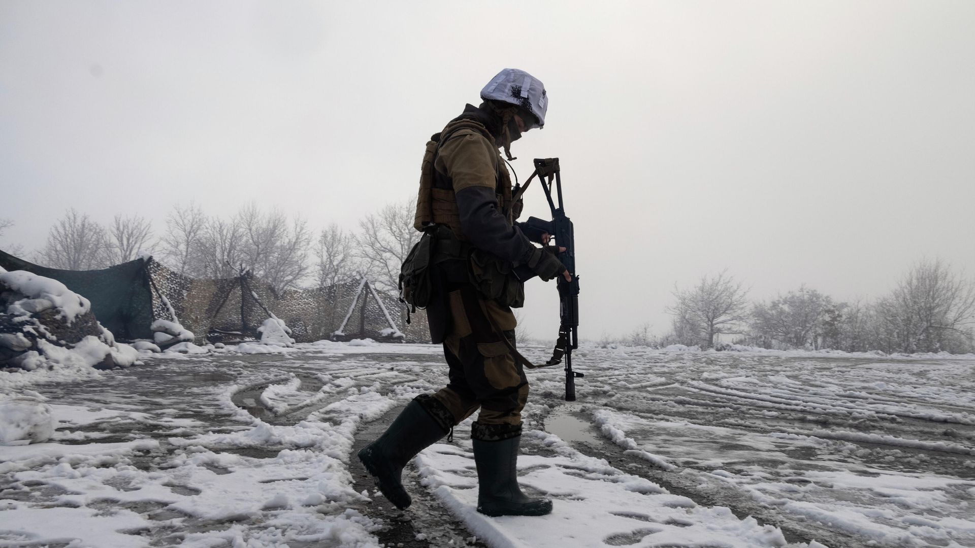 Украинский военнослужащий в Донецкой области Украинский военнослужащий в Донецкой области - РИА Новости, 1920, 21.01.2022