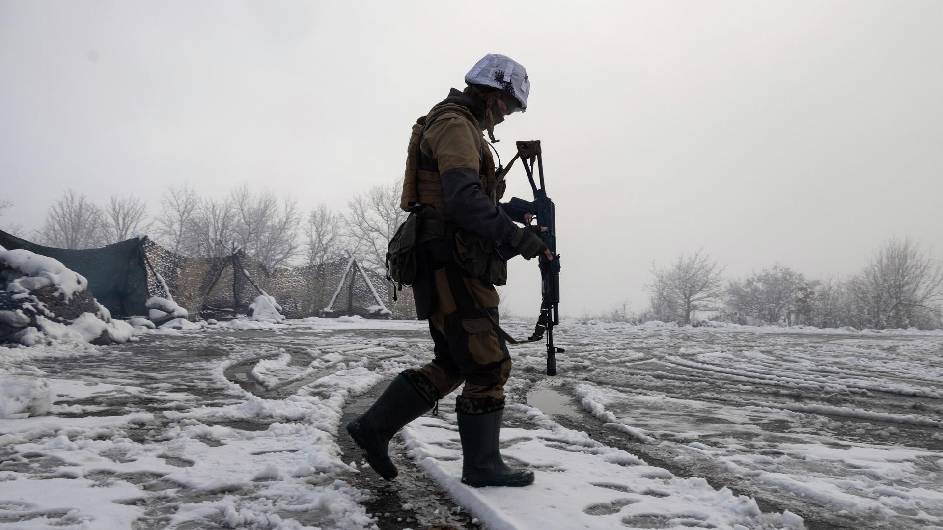 Украинский военнослужащий в Донецкой области Украинский военнослужащий в Донецкой области - РИА Новости, 1920, 25.01.2022