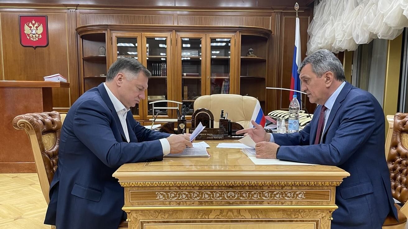 Марат Хуснуллин провел рабочую встречу с главой Республики Северная Осетия – Алания Сергеем Меняйло Марат Хуснуллин провел рабочую встречу с главой Республики Северная Осетия – Алания Сергеем Меняйло - РИА Новости, 1920, 09.12.2021