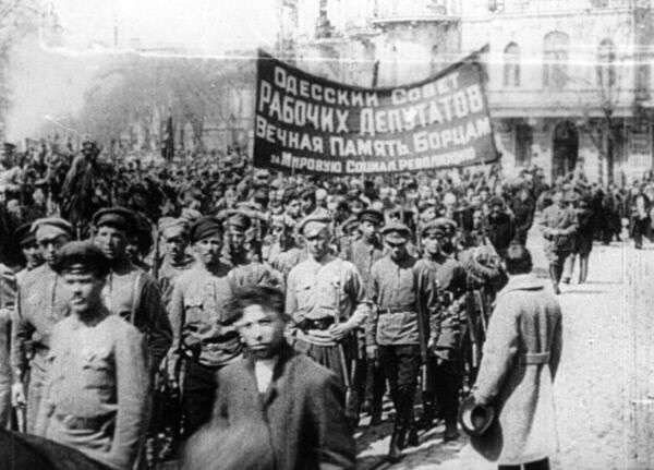 Гражданская война и иностранная военная интервенция в России (1918-1920гг.). Демонстрация по случаю освобождения Одессы Красной Армией. 6 апреля 1919 года. Из архива кинофотодокументов СССР. РИА Новости / РИА Новости Гражданская война и иностранная военная интервенция в России (1918-1920гг.). Демонстрация по случаю освобождения Одессы Красной Армией. 6 апреля 1919 года. Из архива кинофотодокументов СССР. РИА Новости / РИА Новости - РИА Новости, 1920, 06.06.2025