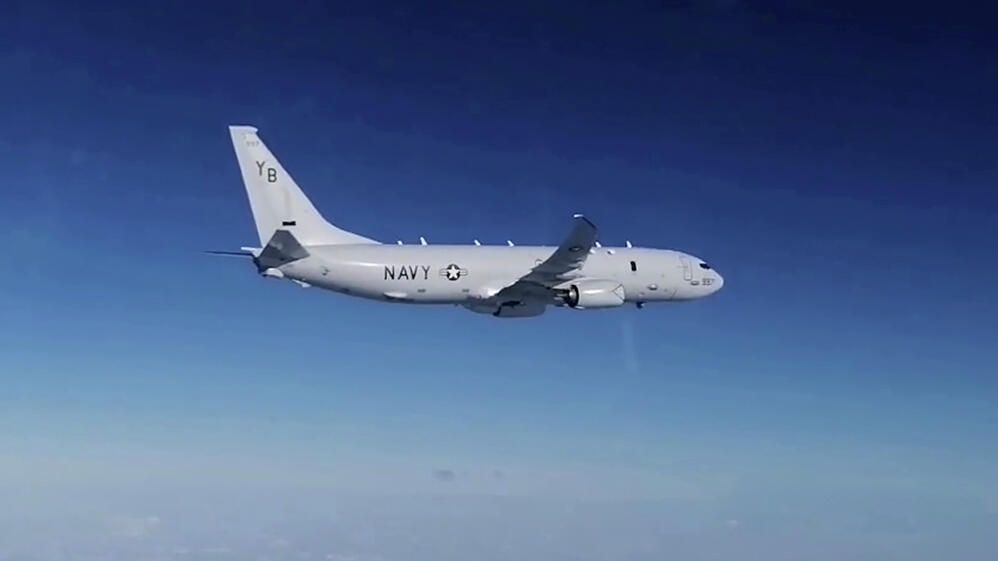 Самолет-разведчик США в небе над Черным морем. Кадр видео - РИА Новости, 1920, 20.12.2021