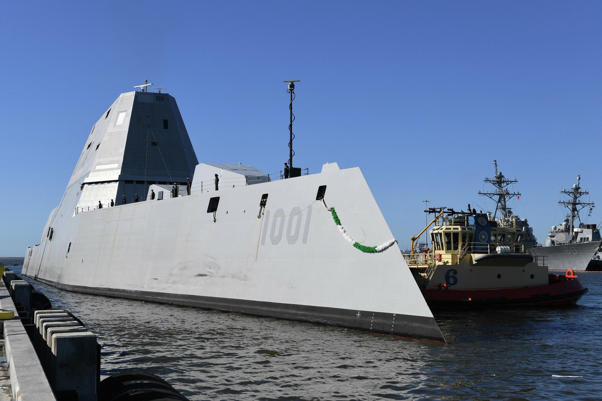 Американский эсминец Michael Monsoor типа Zumwalt (DDG-1001) на военно-морской базе в Сан-Диего Американский эсминец Michael Monsoor типа Zumwalt (DDG-1001) на военно-морской базе в Сан-Диего - РИА Новости, 1920, 13.12.2024
