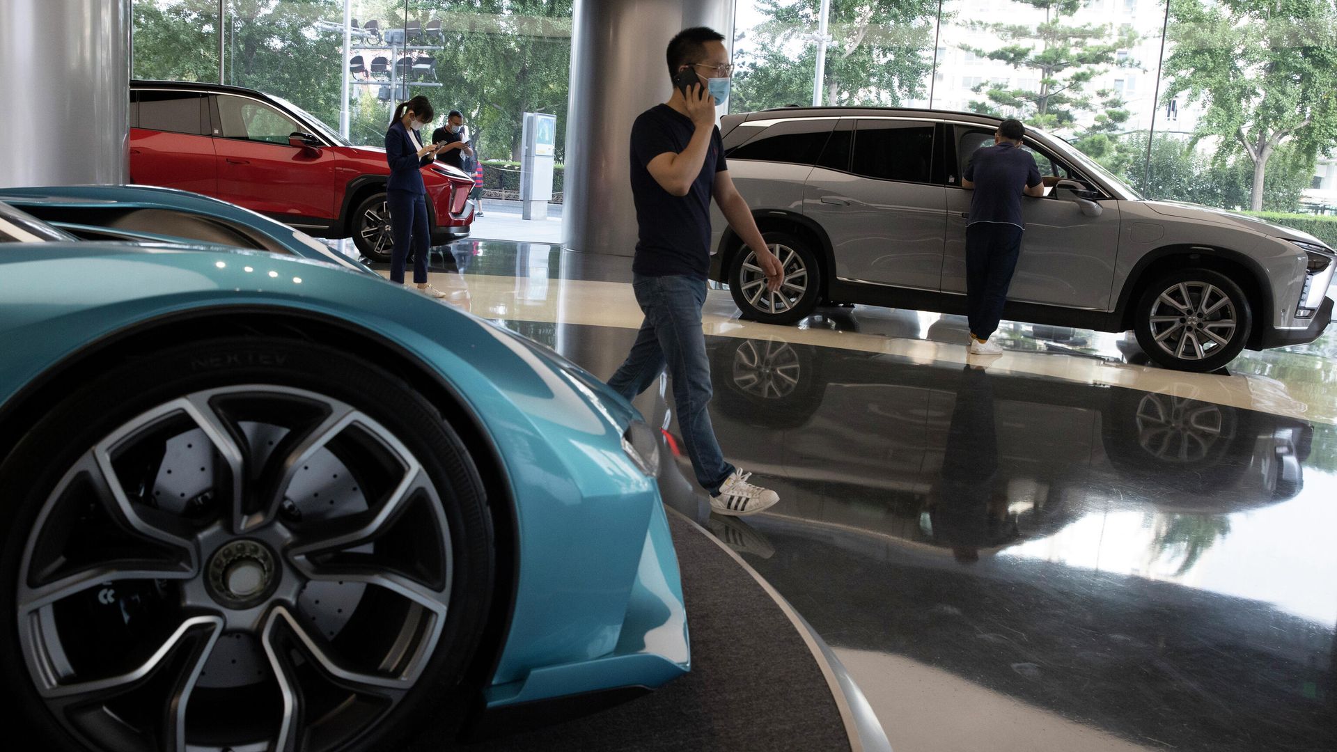 Автосалон по продаже электромобилей в Пекине Автосалон по продаже электромобилей в Пекине - РИА Новости, 1920, 12.06.2024