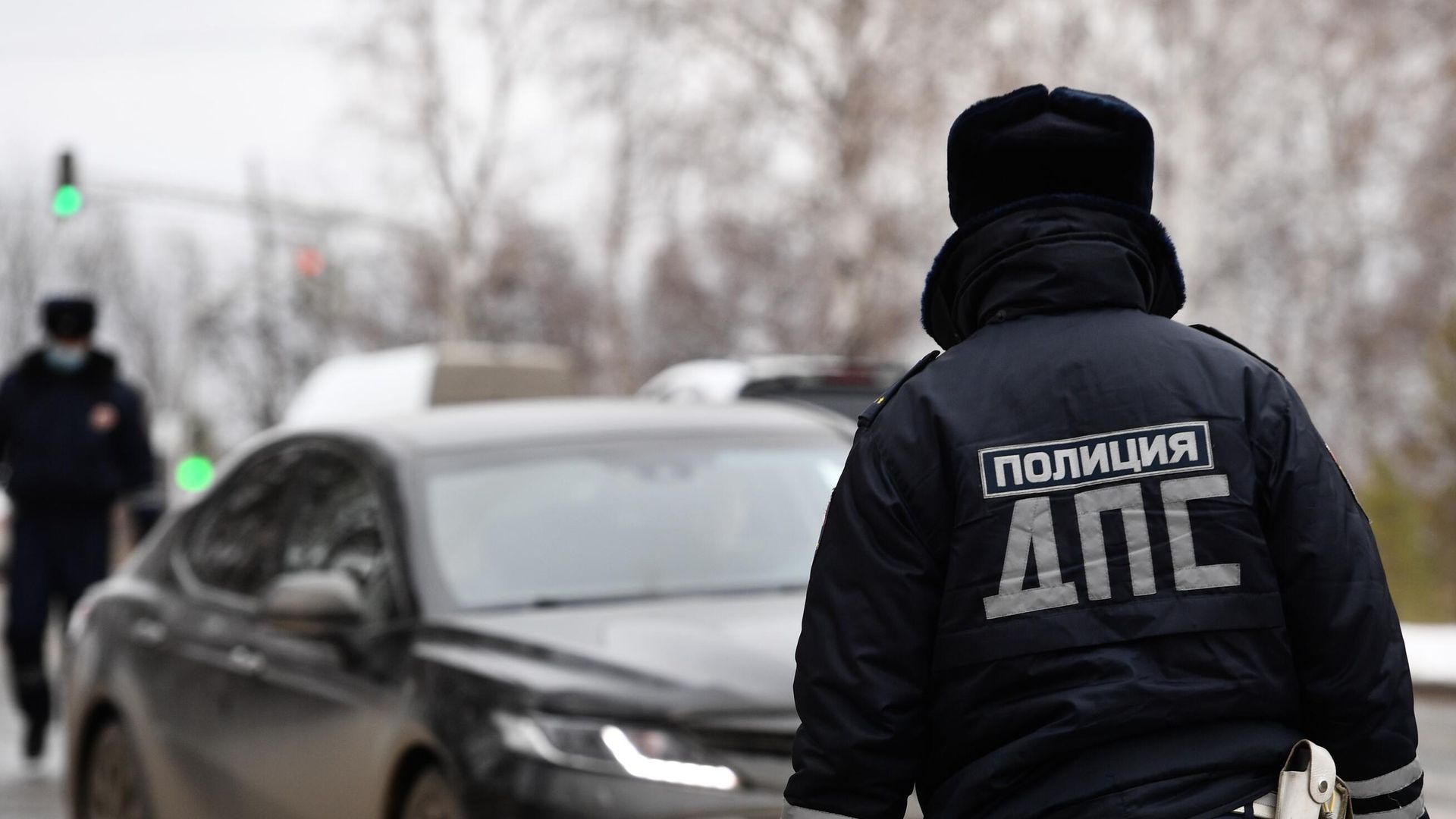 Сотрудник ДПС ГИБДД во время рейда Сотрудник ДПС ГИБДД во время рейда - РИА Новости, 1920, 23.01.2026