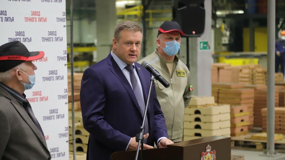 Губернатор Рязанской области Николай Любимов на открытии новой линии завода Губернатор Рязанской области Николай Любимов на открытии новой линии завода - РИА Новости, 1920, 10.05.2022