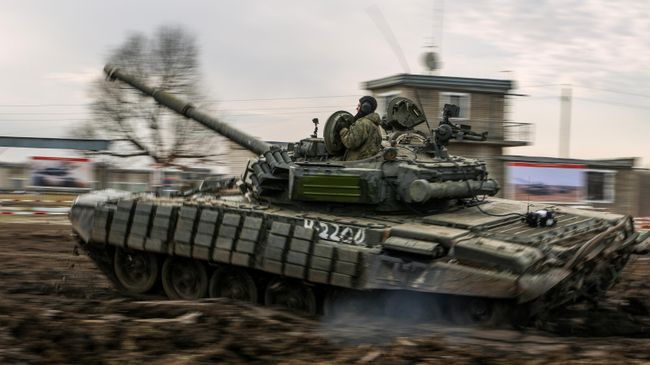 Тренировка экипажей танка Т-72Б3 в учебном центре по подготовке специалистов для танковых и мотострелковых подразделений Южного военного округа (ЮВО) 