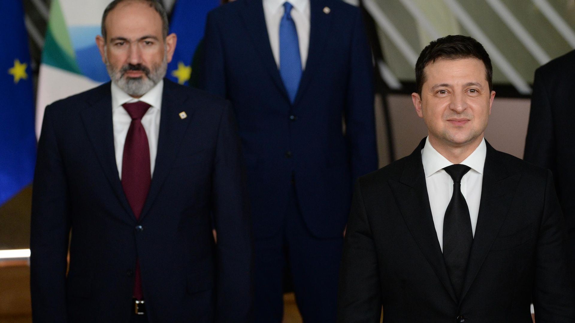 Президент Украины Владимир Зеленский на саммите программы Европейского союза Восточное партнерство в Брюсселе Президент Украины Владимир Зеленский на саммите программы Европейского союза Восточное партнерство в Брюсселе - РИА Новости, 1920, 15.12.2021