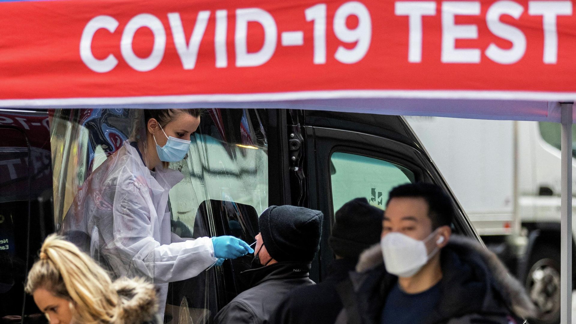 Мобильный пункт тестирования на коронавирус (COVID-19) в Нью-Йорке, США Мобильный пункт тестирования на коронавирус (COVID-19) в Нью-Йорке, США - РИА Новости, 1920, 15.01.2022