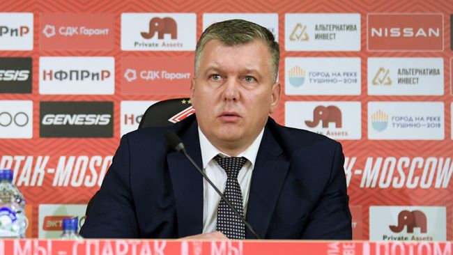 Новый главный тренер ФК Спартак Паоло Ваноли и генеральный директор ФК Спартак Евгений Мележиков (справа) на пресс-конференции в Москве.