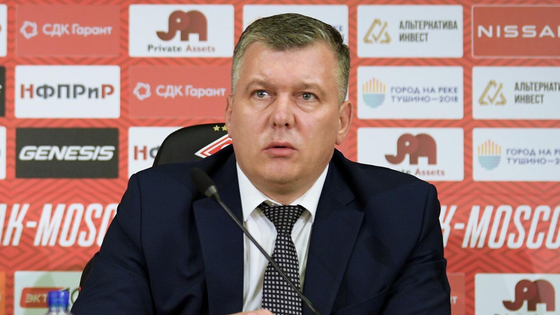 Новый главный тренер ФК Спартак Паоло Ваноли и генеральный директор ФК Спартак Евгений Мележиков (справа) на пресс-конференции в Москве. - РИА Новости, 1920, 03.04.2024