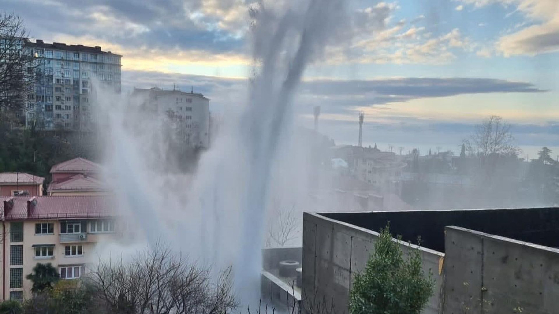 Повреждение магистрального водовода Повреждение магистрального водовода - РИА Новости, 1920, 08.05.2024