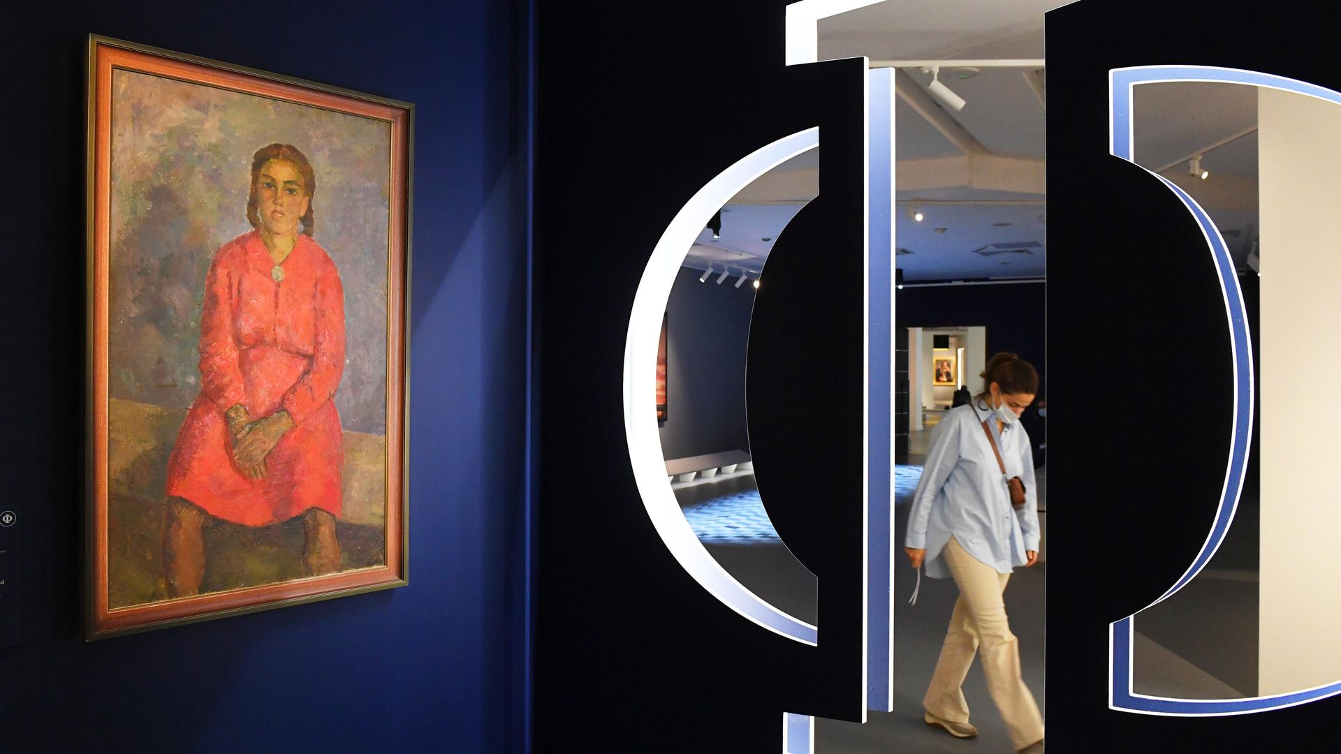 Картина Роберта Фалька Портрет девочки в красном (1952 г.) на выставке Азбука шедевра в музее Новый Иерусалим Картина Роберта Фалька Портрет девочки в красном (1952 г.) на выставке Азбука шедевра в музее Новый Иерусалим - РИА Новости, 1920, 21.12.2021