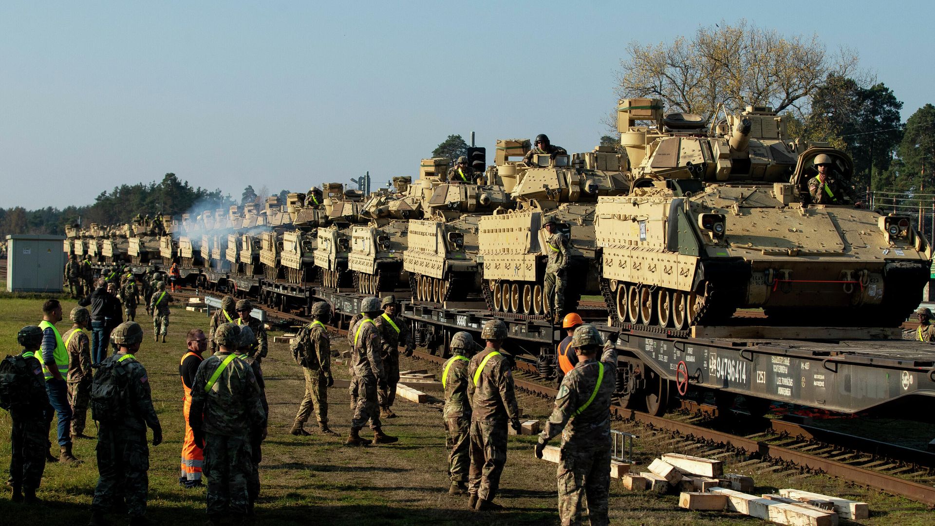 Американские боевые машины пехоты Брэдли Американские боевые машины пехоты Брэдли - РИА Новости, 1920, 15.08.2023