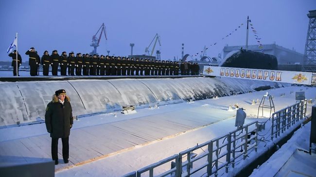 Торжественная церемония передачи Военно-морскому флоту АПЛ Новосибирск на заводе Севмаш в Северодвинске