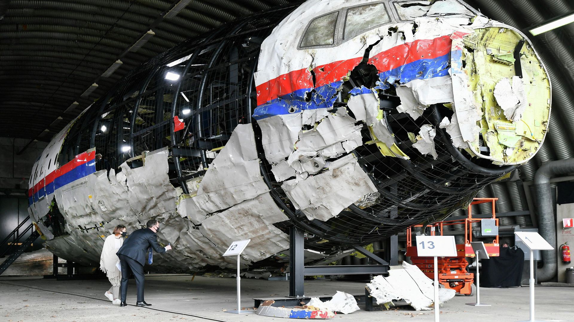 Реконструированные обломки рейса MH17 авиакомпании Malaysia Airlines на авиабазе Гильзе-Рейен, Нидерланды Реконструированные обломки рейса MH17 авиакомпании Malaysia Airlines на авиабазе Гильзе-Рейен, Нидерланды - РИА Новости, 1920, 22.12.2021