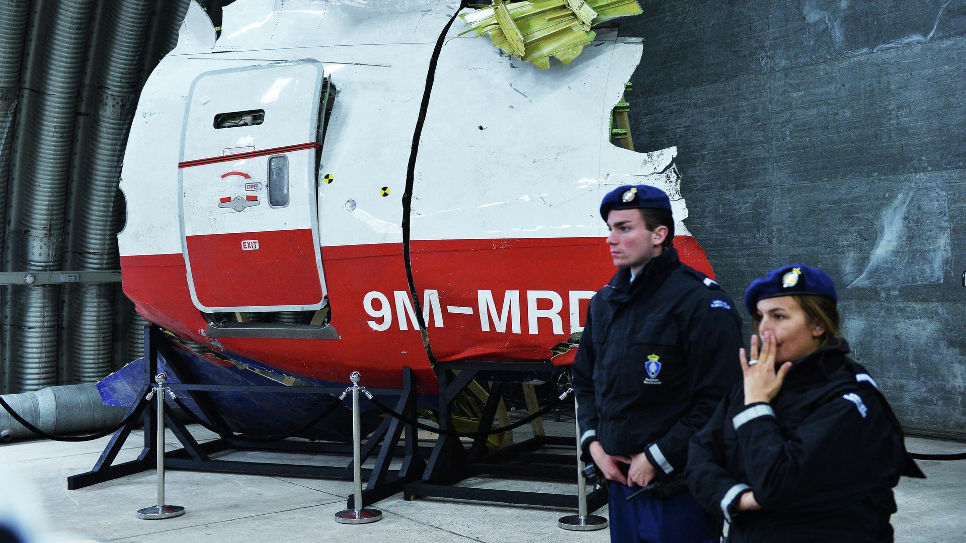 Реконструированные обломки рейса MH17 авиакомпании Malaysia Airlines на авиабазе Гильзе-Рейен, Нидерланды Реконструированные обломки рейса MH17 авиакомпании Malaysia Airlines на авиабазе Гильзе-Рейен, Нидерланды - РИА Новости, 1920, 22.12.2021