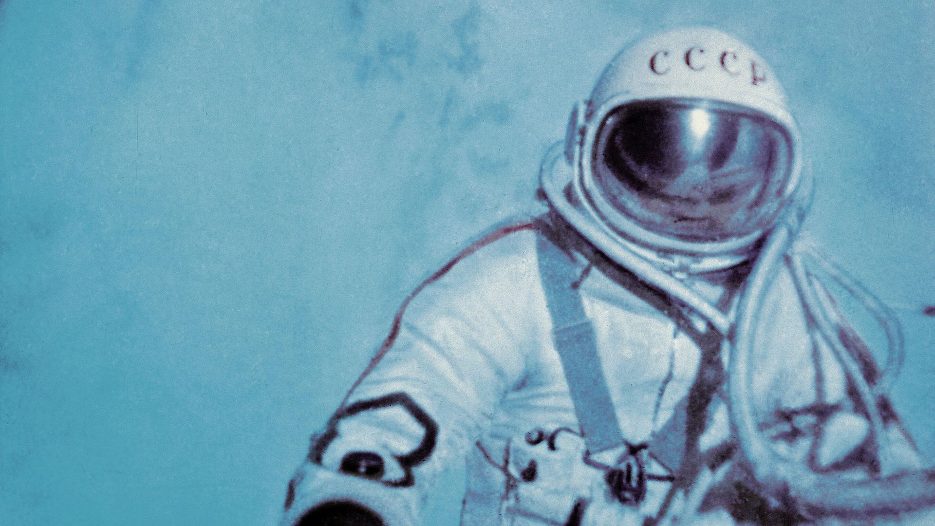 Алексей Леонов в открытом космосе. 18 марта 1965 Алексей Леонов в открытом космосе. 18 марта 1965 - РИА Новости, 1920, 03.11.2022