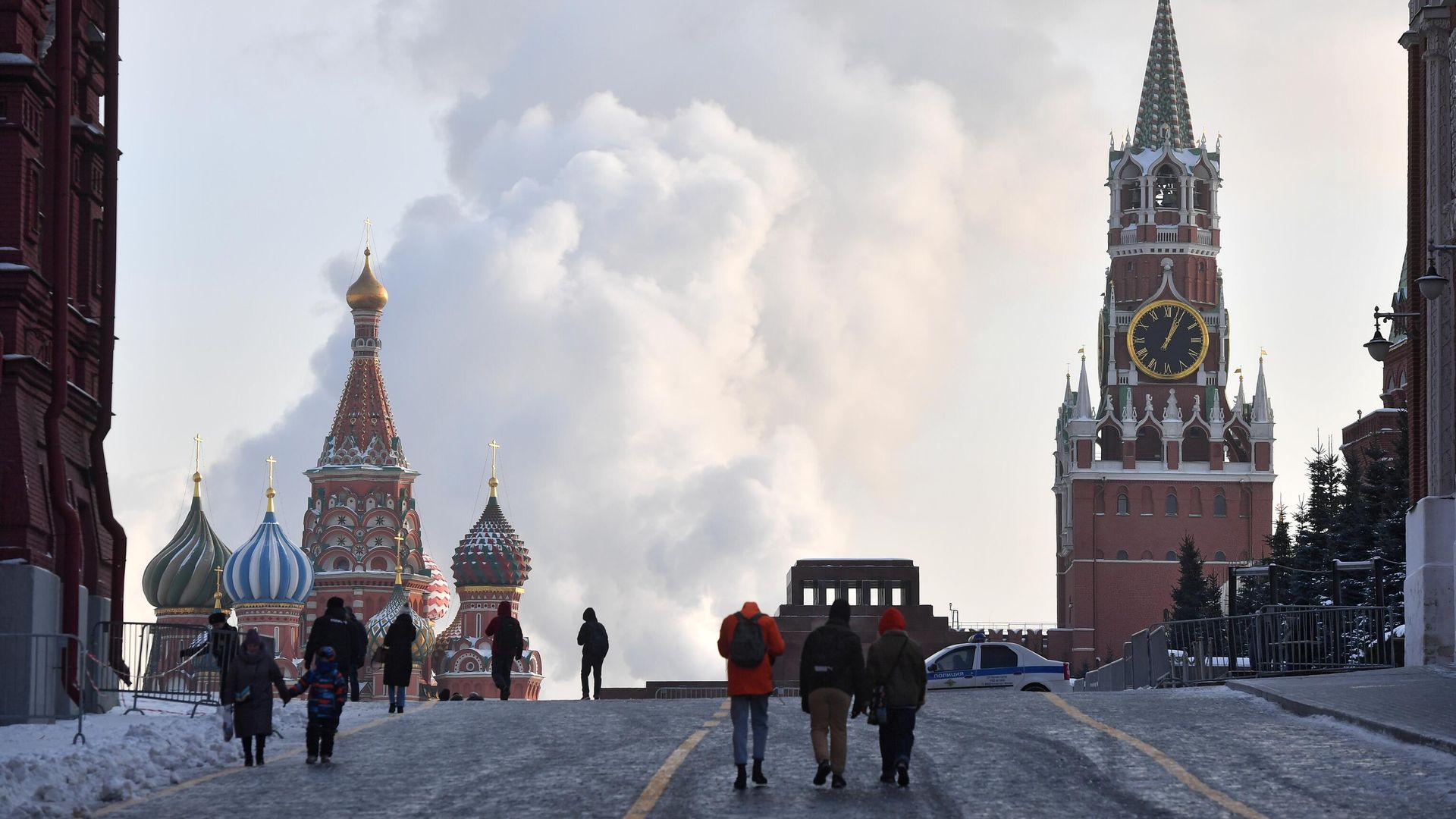 Люди на Красной площади в Москве Люди на Красной площади в Москве - РИА Новости, 1920, 24.02.2022