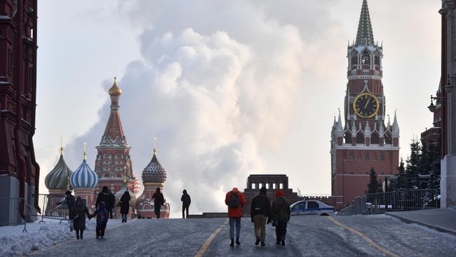Люди на Красной площади в Москве Люди на Красной площади в Москве