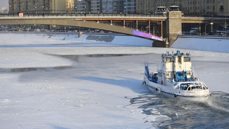 Буксир на Москве-реке Буксир на Москве-реке