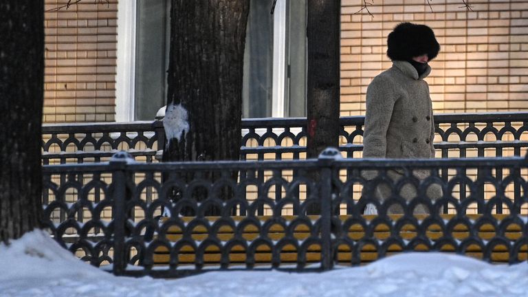 Женщина на улице в Москве Женщина на улице в Москве