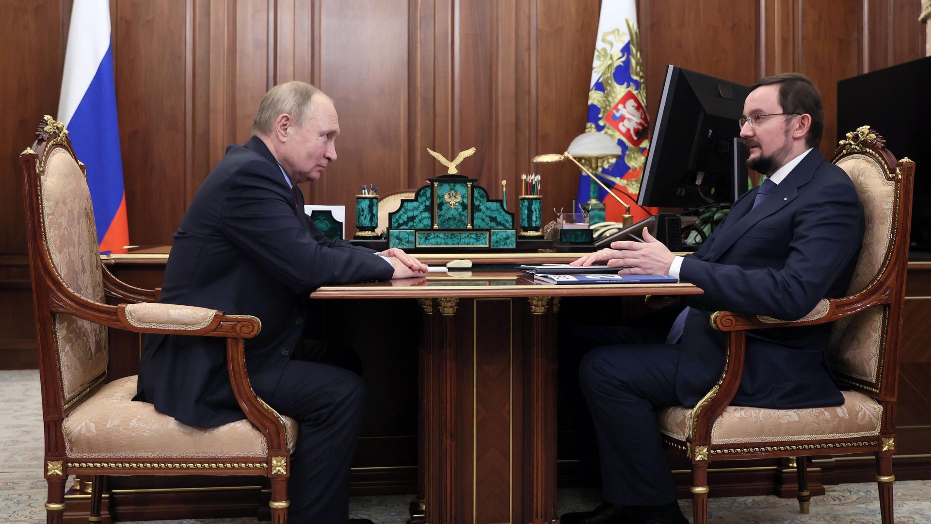 Президент РФ Владимир Путин и президент Общероссийской общественной организации Деловая Россия Алексей Репик во время встречи - РИА Новости, 1920, 06.05.2025