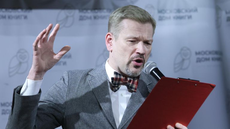 Радиоведущий Михаил Куницын выступает на презентации книги Страна чудес Коктебель телеведущей, журналистки Арины Шарапова Радиоведущий Михаил Куницын выступает на презентации книги Страна чудес Коктебель телеведущей, журналистки Арины Шарапова