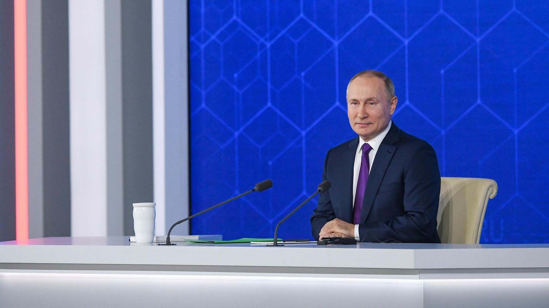 Президент РФ Владимир Путин на большой ежегодной пресс-конференции в Центральном выставочном зале Манеж - РИА Новости, 1920, 23.12.2021