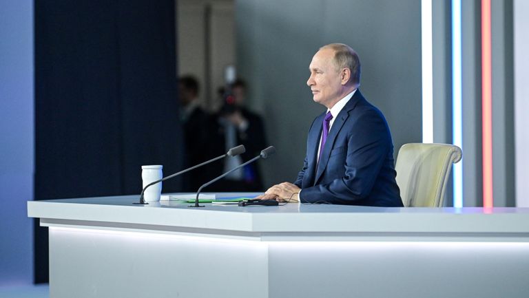 Президент РФ Владимир Путин на большой ежегодной пресс-конференции в Центральном выставочном зале Манеж Президент РФ Владимир Путин на большой ежегодной пресс-конференции в Центральном выставочном зале Манеж