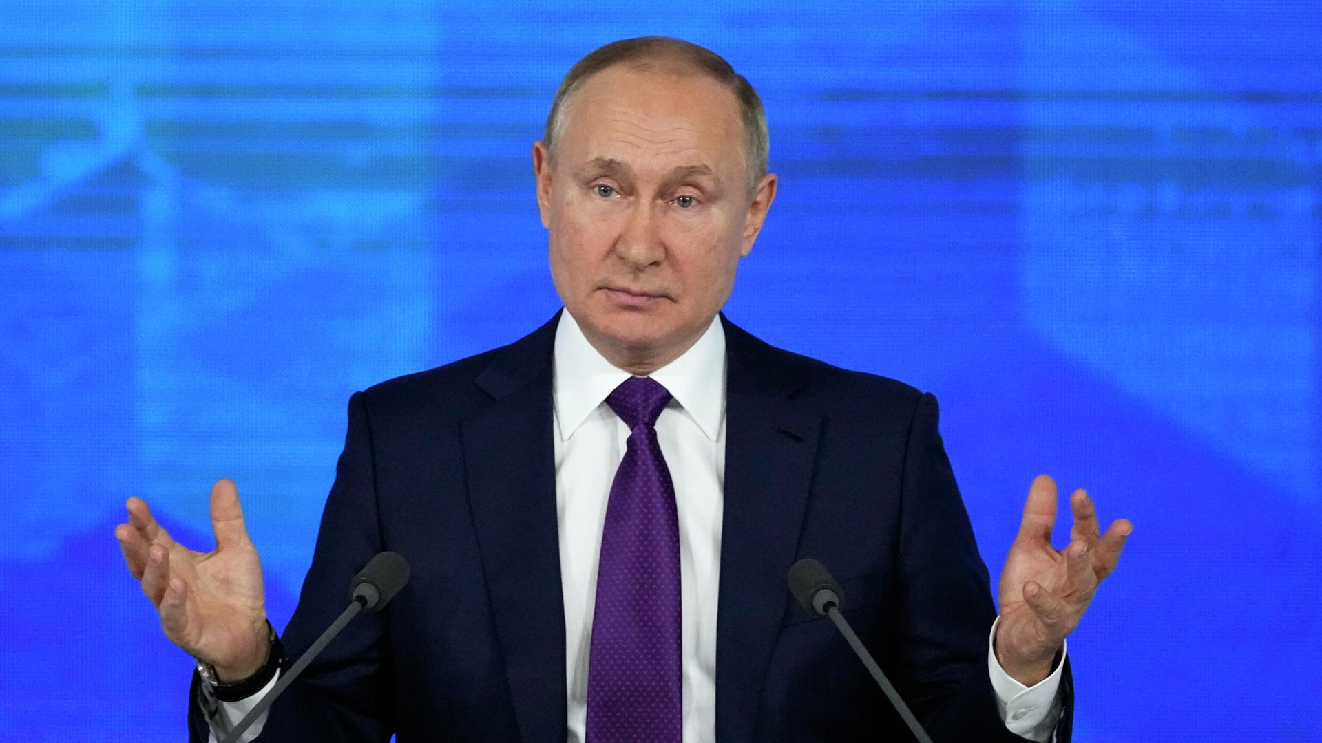 Президент РФ Владимир Путин на большой ежегодной пресс-конференции в Центральном выставочном зале Манеж Президент РФ Владимир Путин на большой ежегодной пресс-конференции в Центральном выставочном зале Манеж - РИА Новости, 1920, 23.12.2021