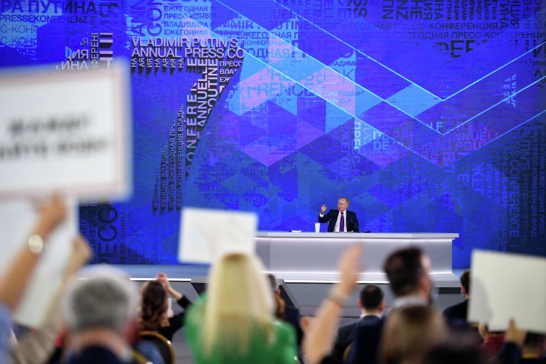 Президент РФ Владимир Путин на большой ежегодной пресс-конференции в Центральном выставочном зале Манеж Президент РФ Владимир Путин на большой ежегодной пресс-конференции в Центральном выставочном зале Манеж