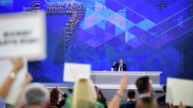 Президент РФ Владимир Путин на большой ежегодной пресс-конференции в Центральном выставочном зале Манеж Президент РФ Владимир Путин на большой ежегодной пресс-конференции в Центральном выставочном зале Манеж