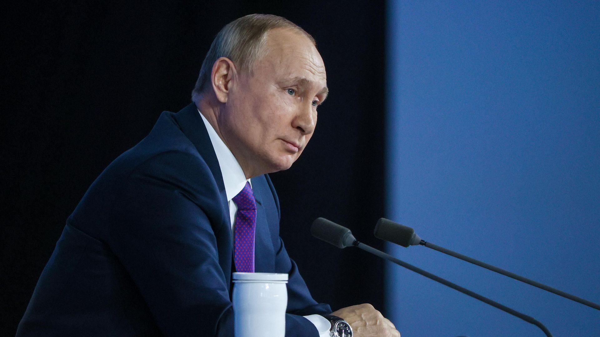 Президент России Владимир Путин на большой ежегодной пресс-конференции в Центральном выставочном зале Манеж Президент России Владимир Путин на большой ежегодной пресс-конференции в Центральном выставочном зале Манеж - РИА Новости, 1920, 06.02.2022