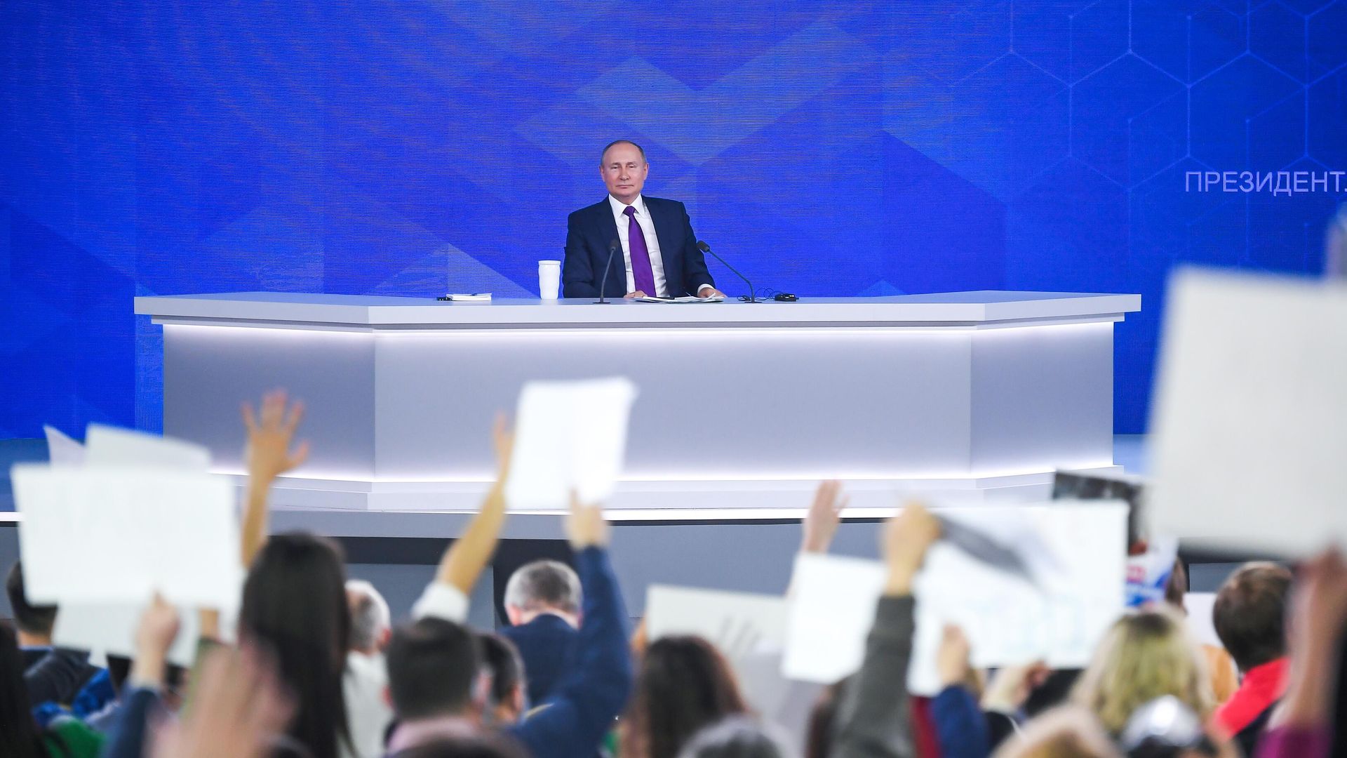 Президент РФ Владимир Путин на большой ежегодной пресс-конференции в Центральном выставочном зале Манеж Президент РФ Владимир Путин на большой ежегодной пресс-конференции в Центральном выставочном зале Манеж - РИА Новости, 1920, 23.12.2021
