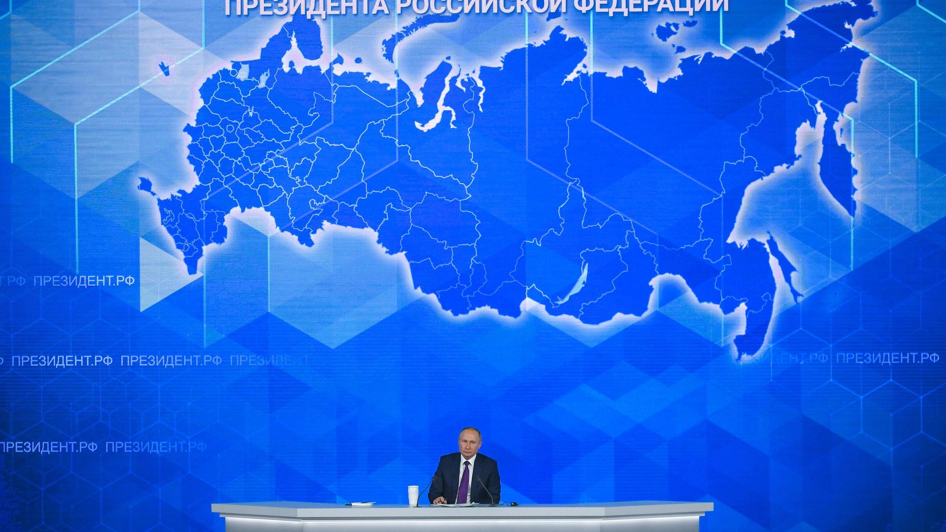 Президент России Владимир Путин на большой ежегодной пресс-конференции в Центральном выставочном зале Манеж Президент России Владимир Путин на большой ежегодной пресс-конференции в Центральном выставочном зале Манеж - РИА Новости, 1920, 01.02.2022