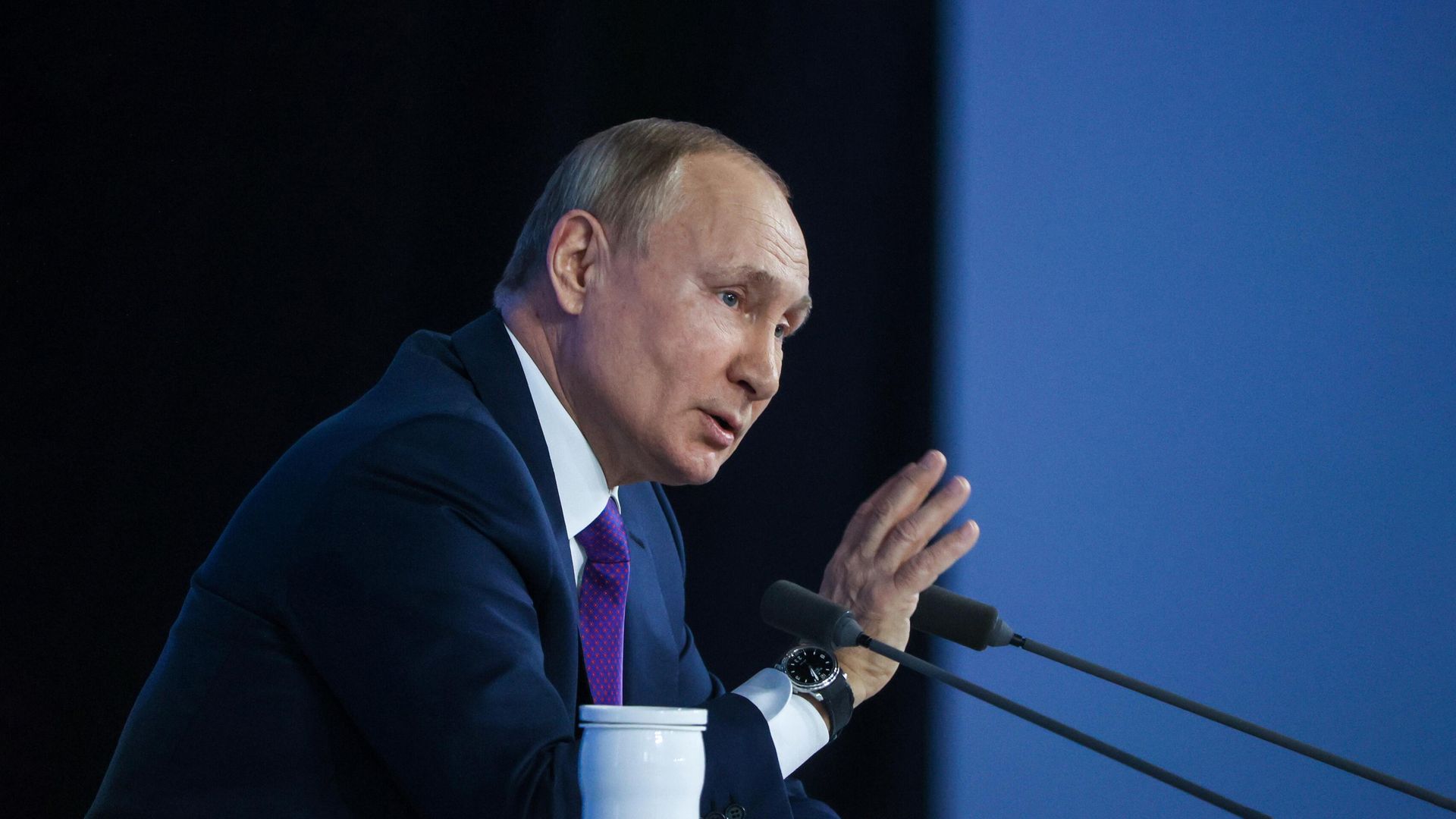 Президент России Владимир Путин на большой ежегодной пресс-конференции в Центральном выставочном зале Манеж Президент России Владимир Путин на большой ежегодной пресс-конференции в Центральном выставочном зале Манеж - РИА Новости, 1920, 13.01.2022