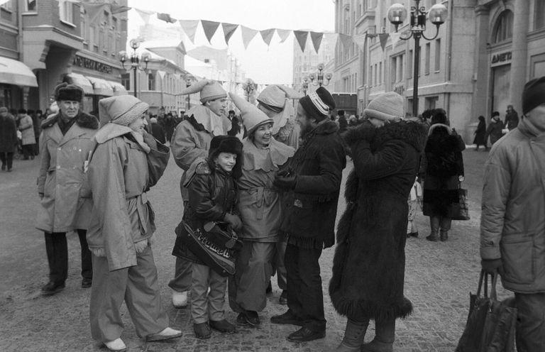 В дни новогодних праздников на пешеходной улице Старый Арбат В дни новогодних праздников на пешеходной улице Старый Арбат